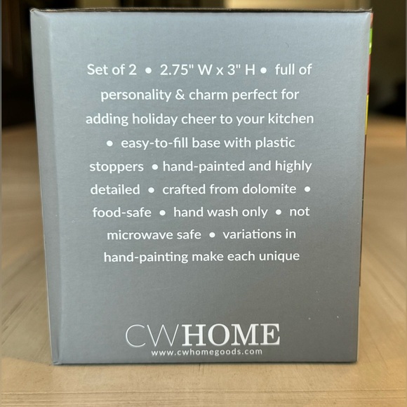 NIB - CW Home - Set of 2 Holly Santa Salt & Pepper Shakers - Picture 5 of 6